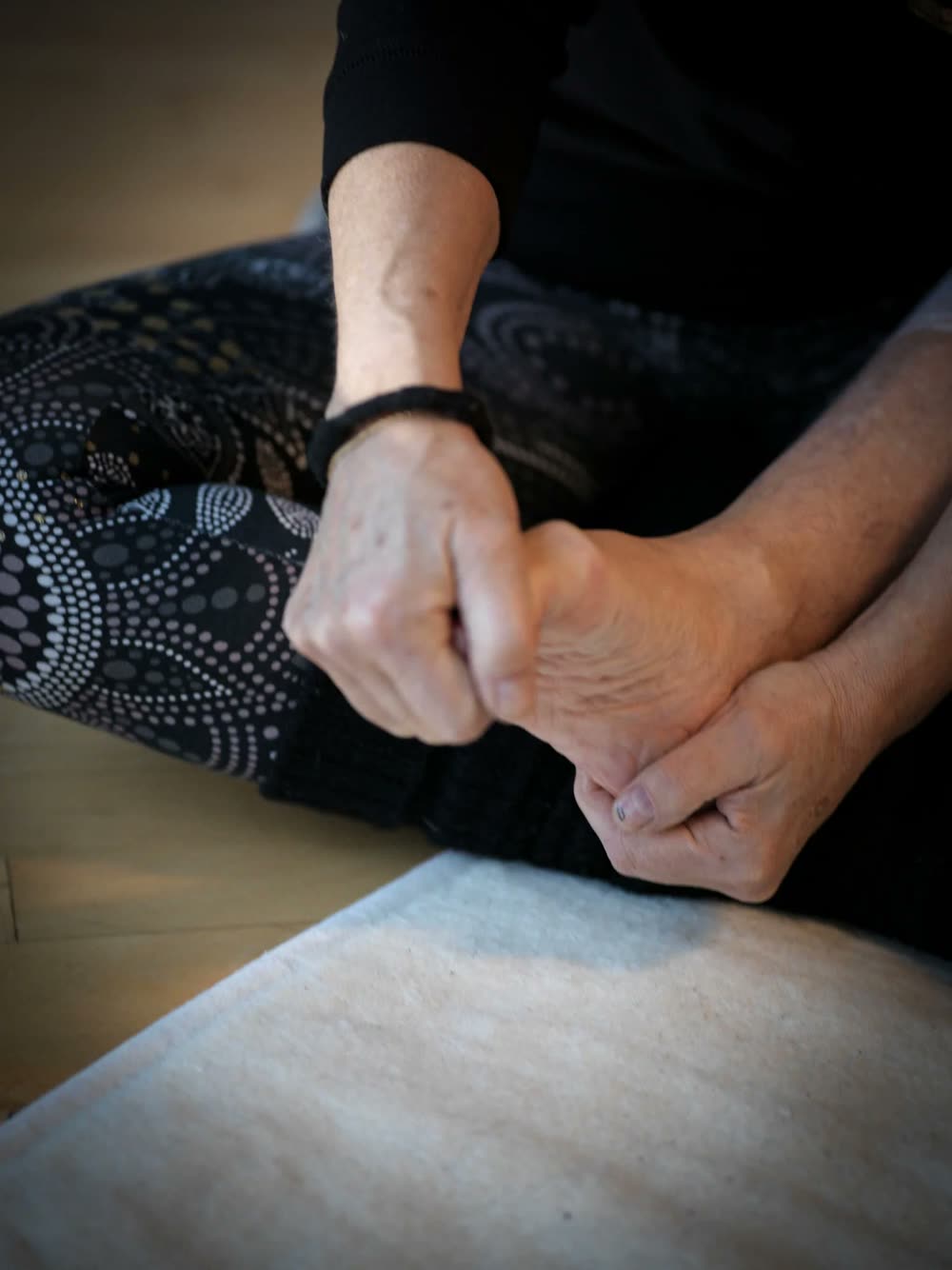 Soneterapi: hender som behandler en fot